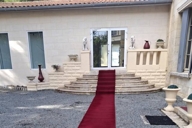 Entrée sur tapis rouge