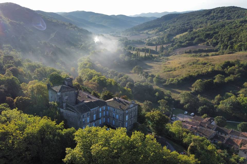 Photo au pied du Donjon