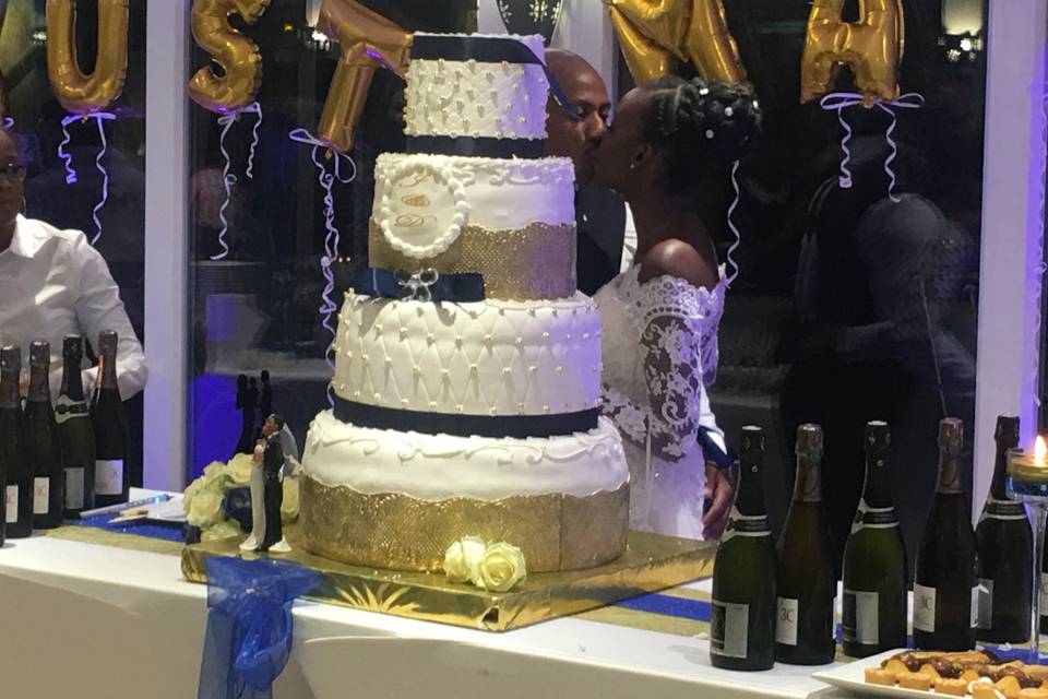 Wedding cake bleu/doré
