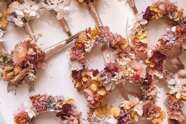 Bracelet, bouronnière…