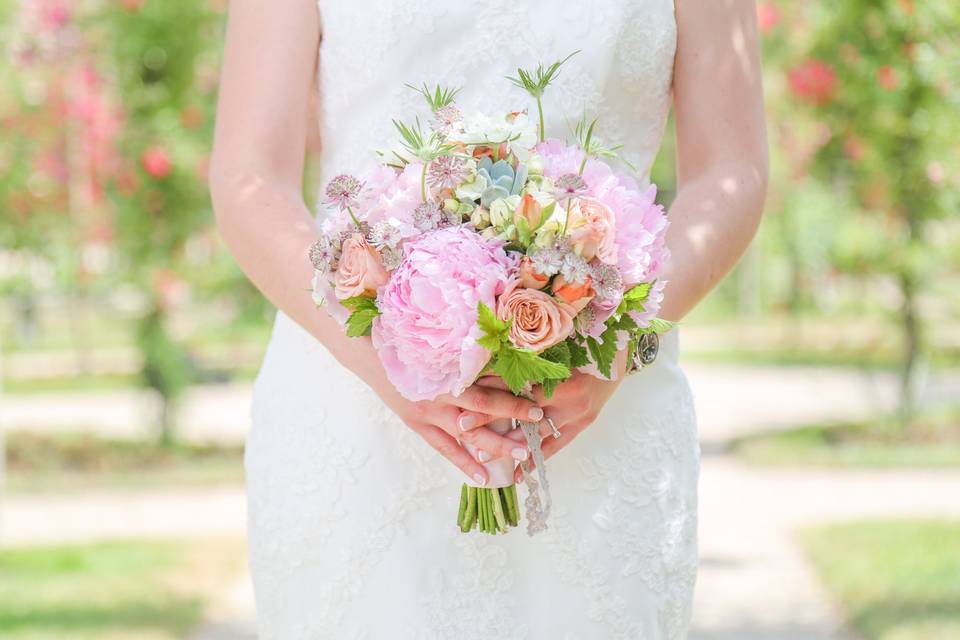 La mariée et son bouquet