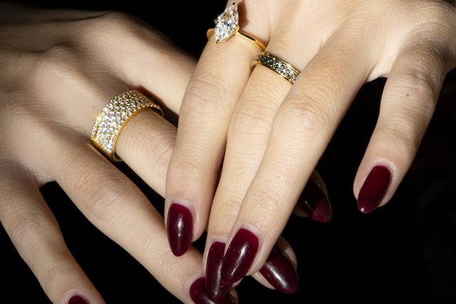 Pose main-bague