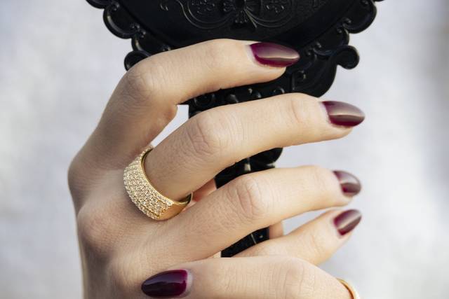 Pose main-bague