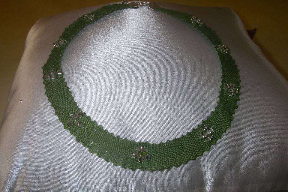 Collier avec perles en dentelle du Puy