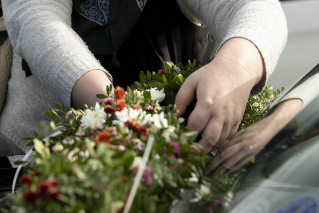 Pièce florale voiture
