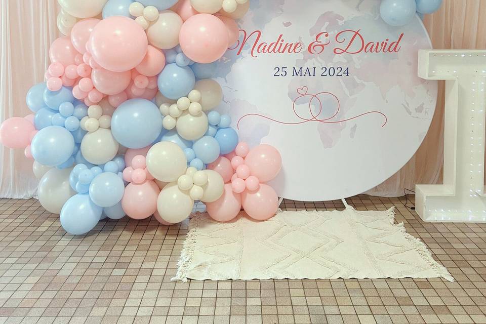 Fond et arche de 400 ballons