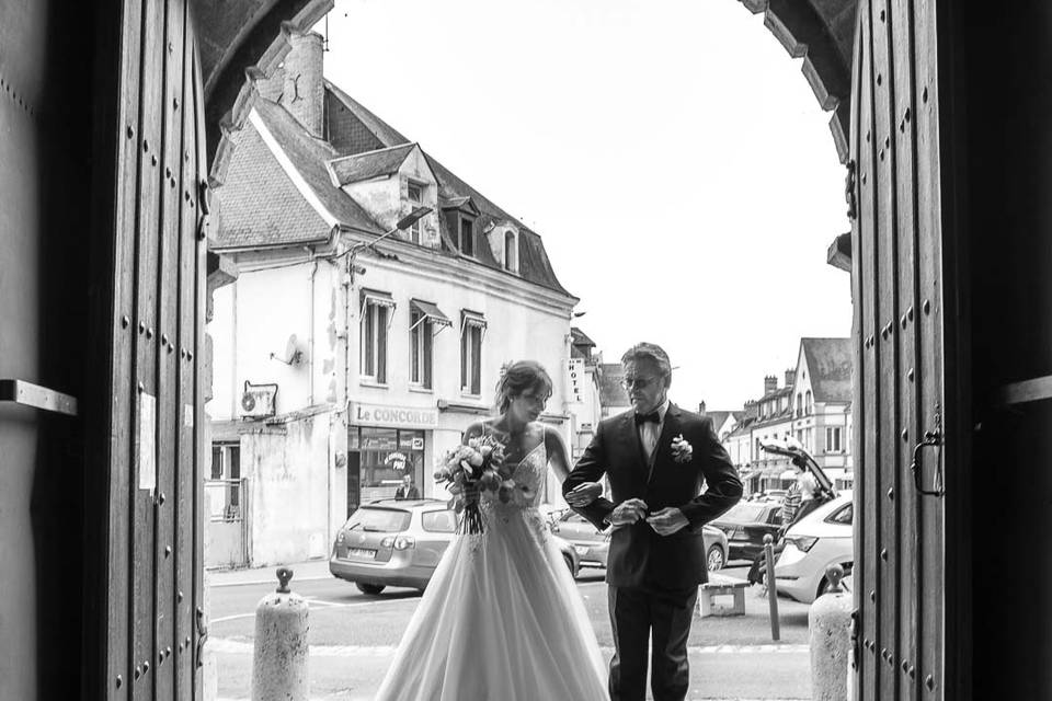 Entrée à l'Eglise