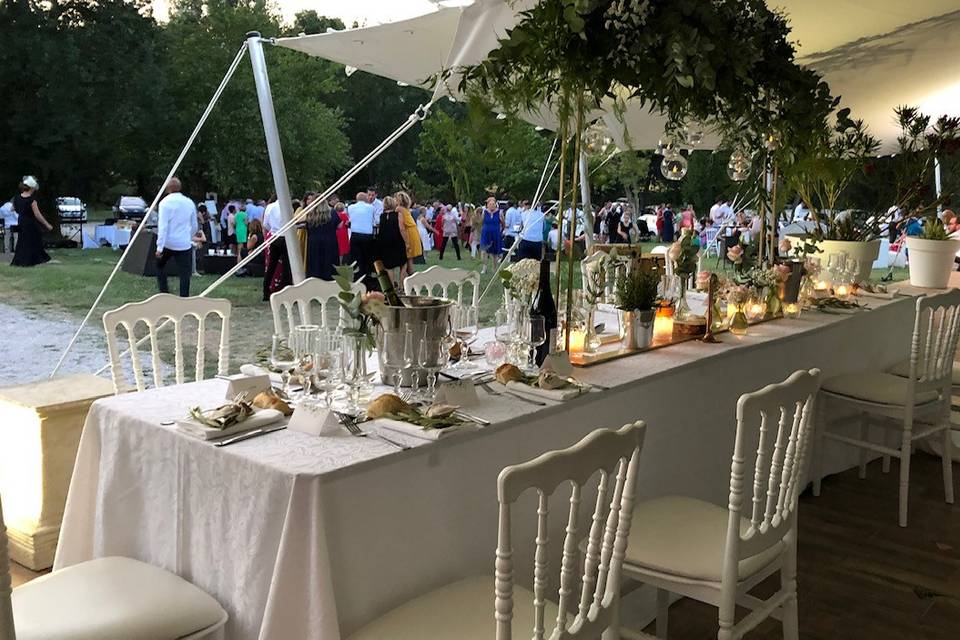 Repas sur la terrasse extérieur