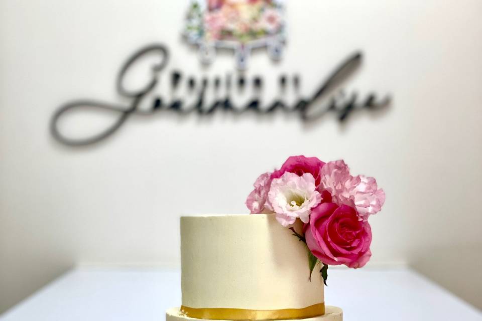 Wedding cake glam