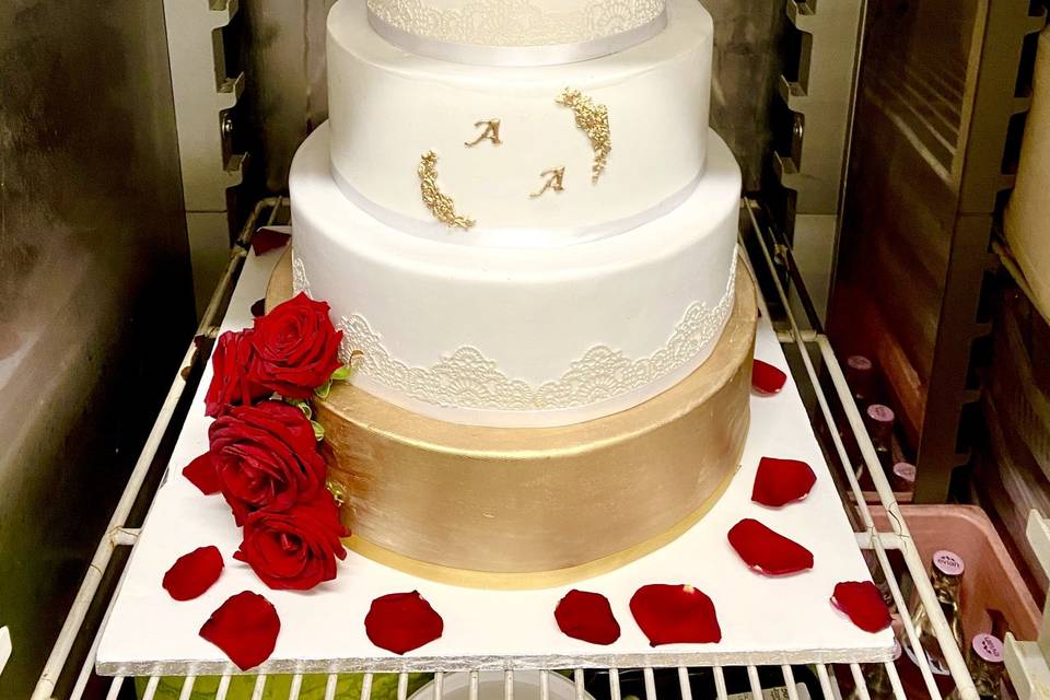 Wedding cake glam