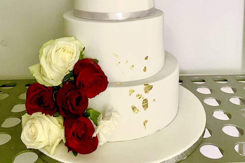 Wedding cake glam