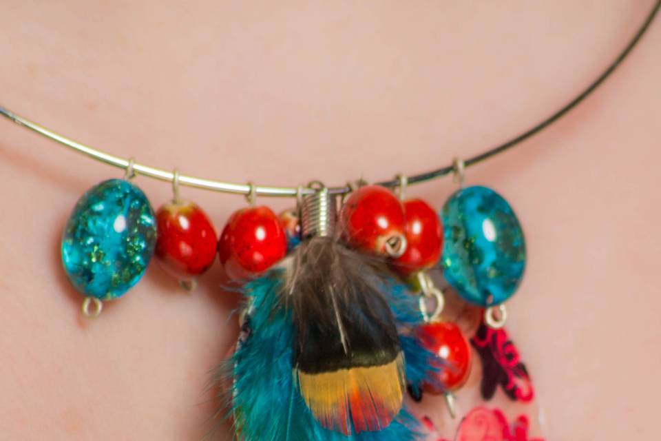 Collier plumes