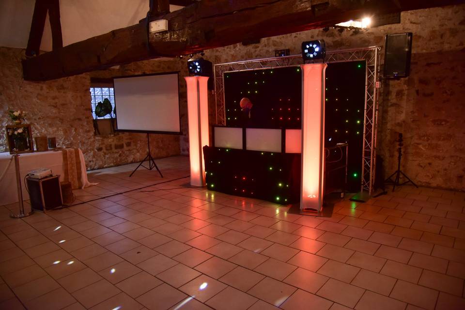 Salle de réception avec éclairage coloré