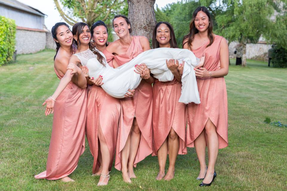 Demoiselles d'honneur en robes corail