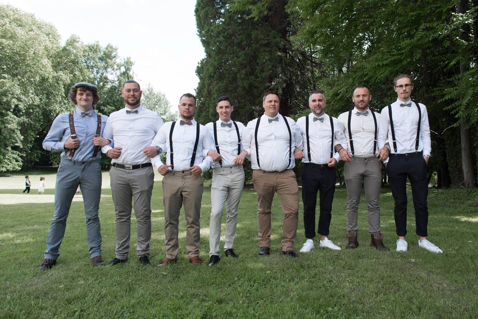 Groupe des témoins en tenue décontractée