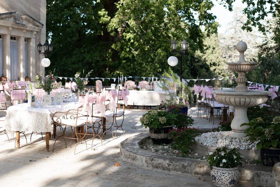 Dîner de mariage en extérieur