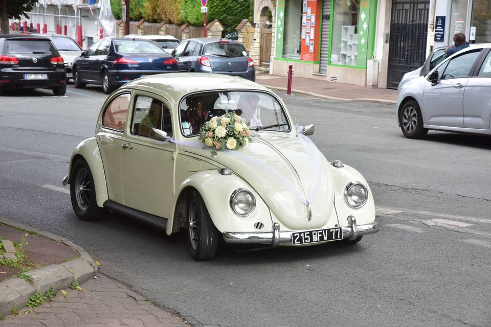 Coccinelle blanche décorée pour le mariage