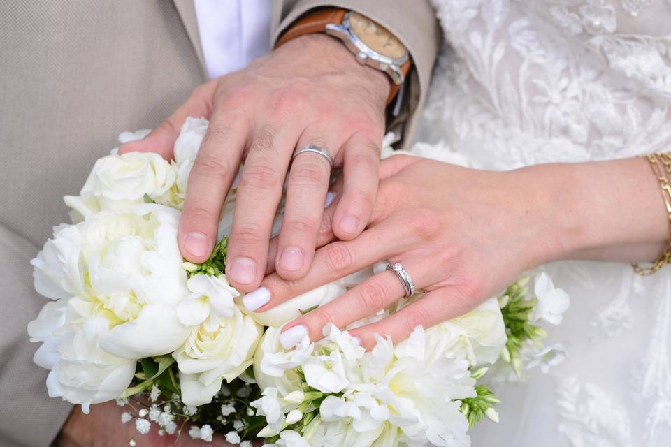 Bouquet de la mariée et alliance
