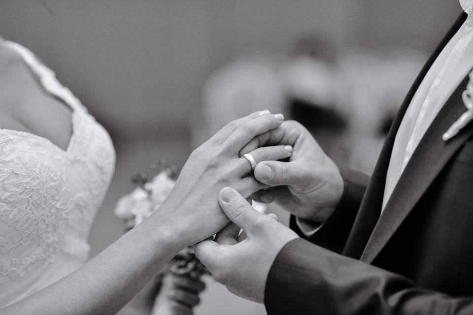 Mains de la mariée avec ses bagues