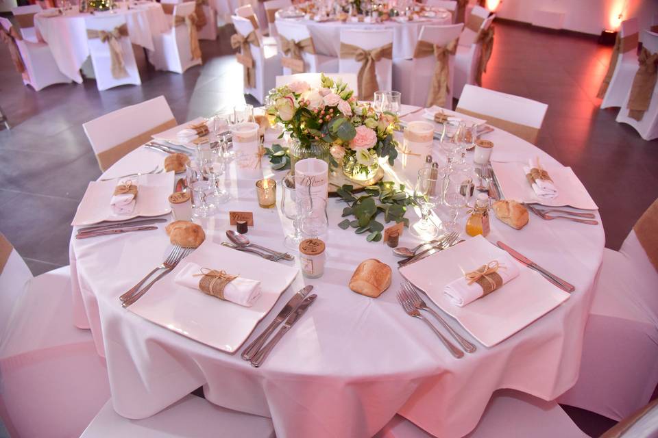 Centre de table fleuri pour mariage