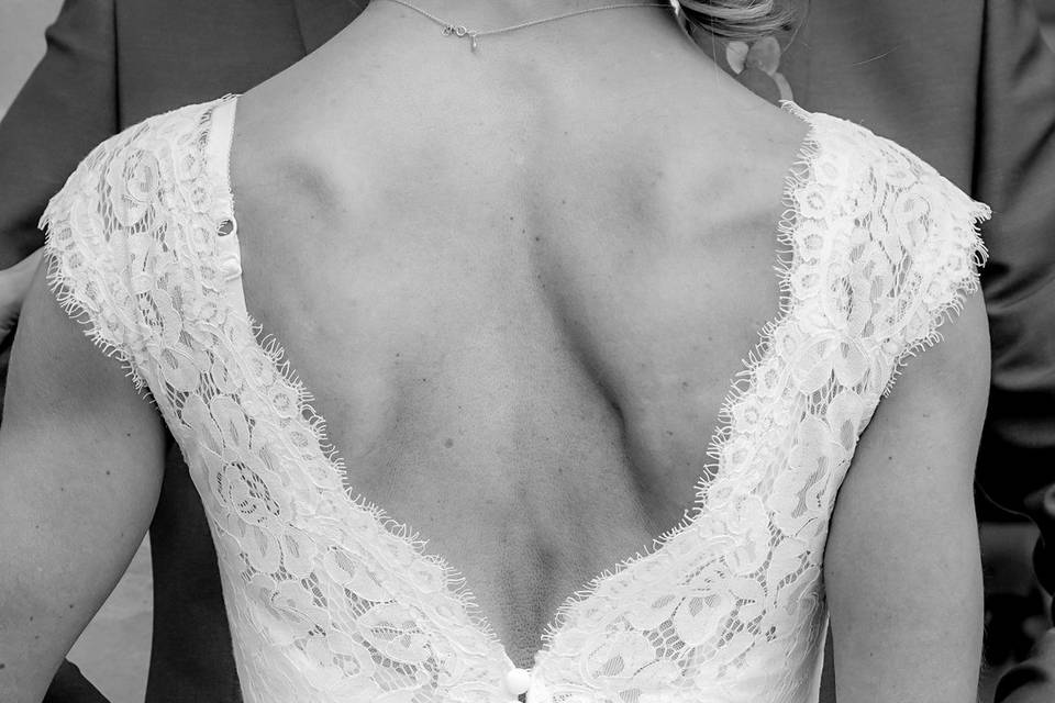 Détail des boutons de la robe - noir et blanc