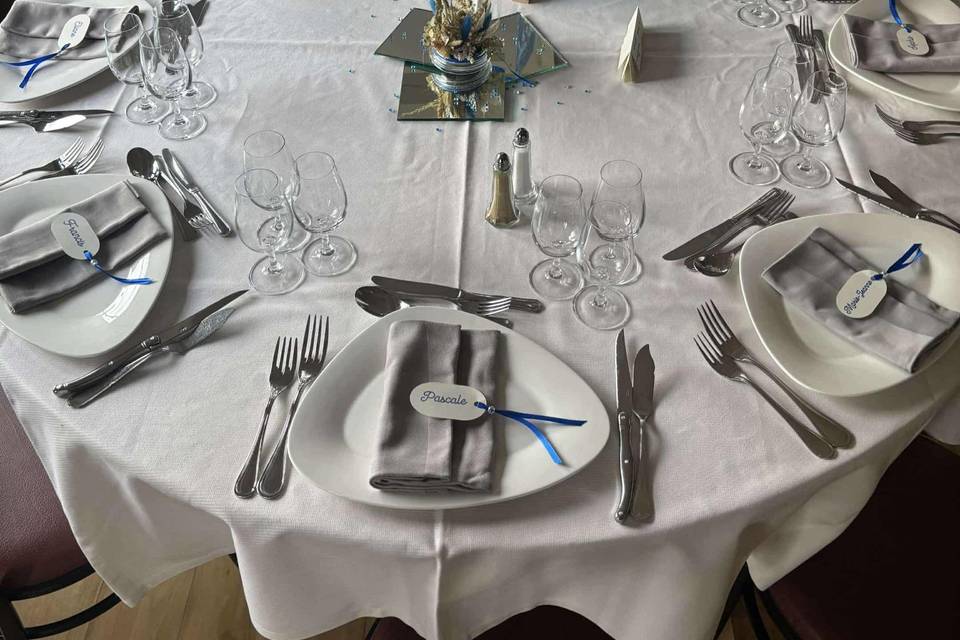 TABLE INVITES