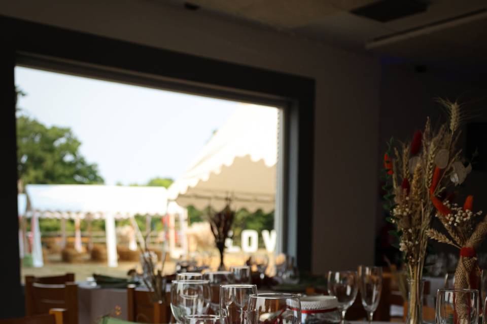 TABLE INVITES