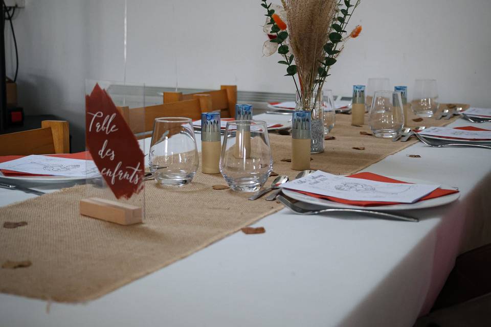 TABLE INVITES