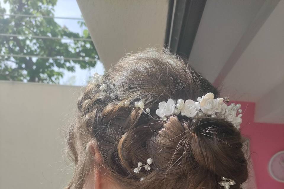 Chignon avec mèches mariee