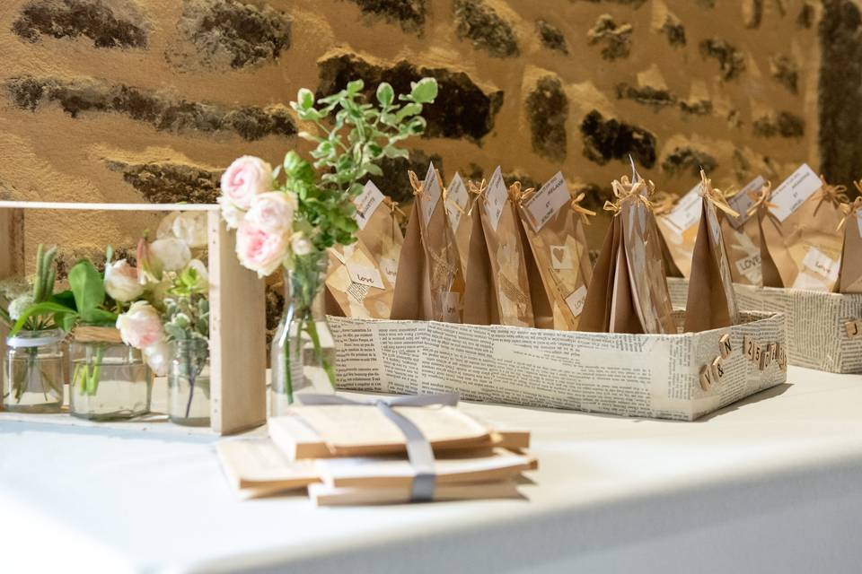 TABLE DECO