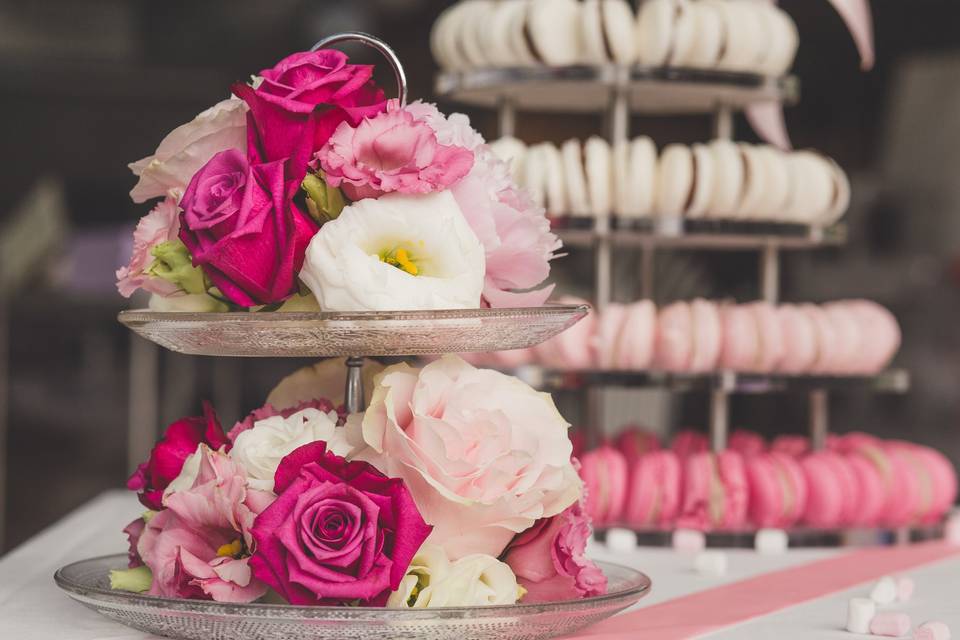 Pièce montée fleurs et macaron