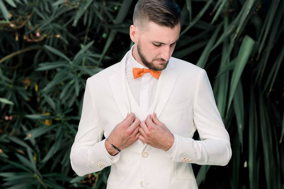 Smoking blanc, nœud papillon
