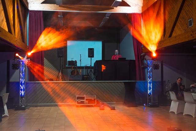 INSTALLATION DU DJ SUR SCÈNE