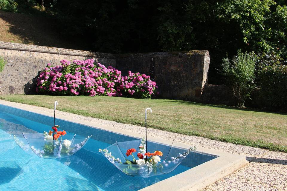 Piscine fleurie