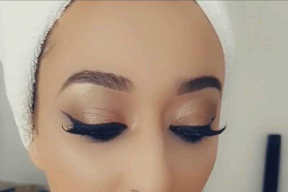 Maquillage nude avec liner