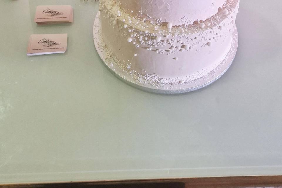 Wedding cake perlé