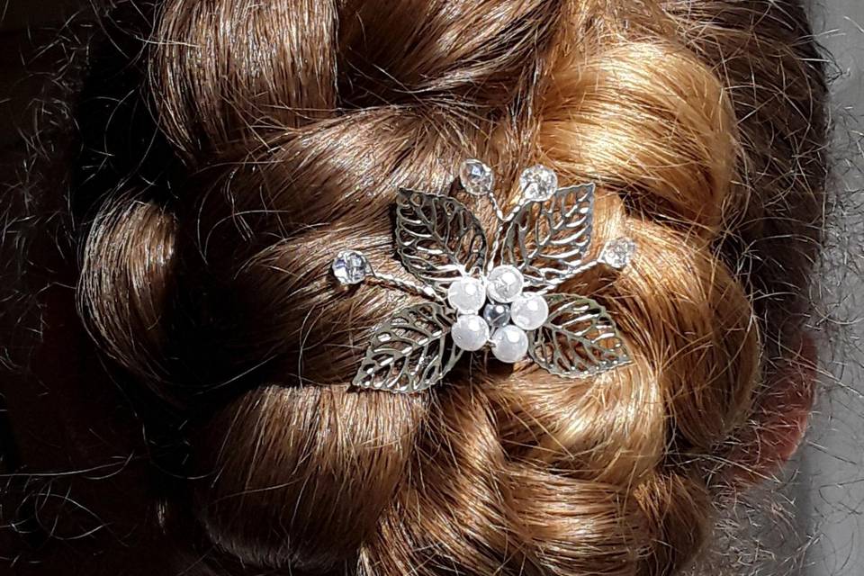 Bijou de tête fleur et feuille