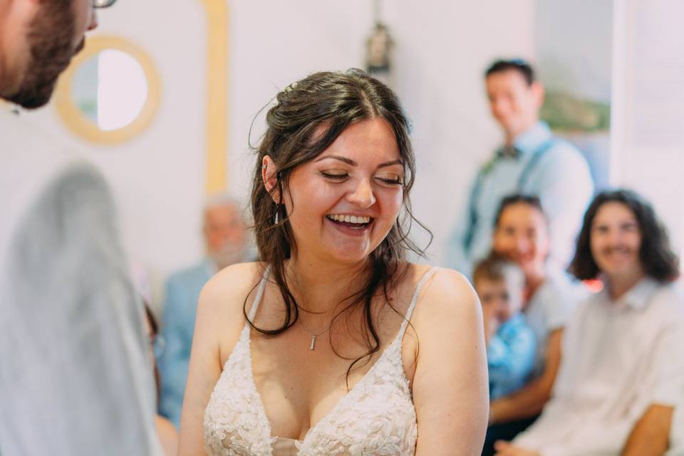 La mariée à la cérémoni laïque