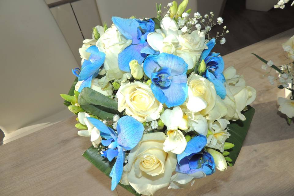 Bouquet rond bleu