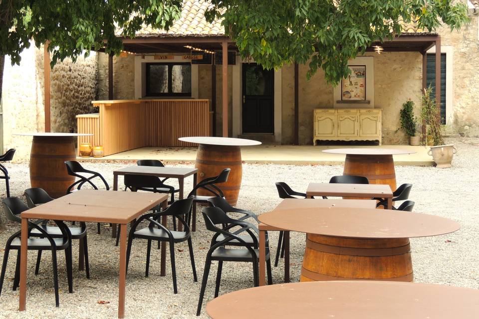 Tables/manges debout cour