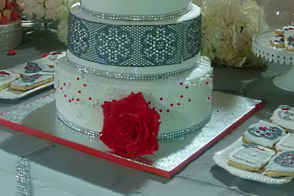 Wedding Cake rouge et argent