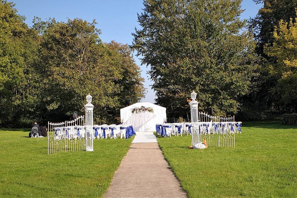 Cérémonie dans le parc