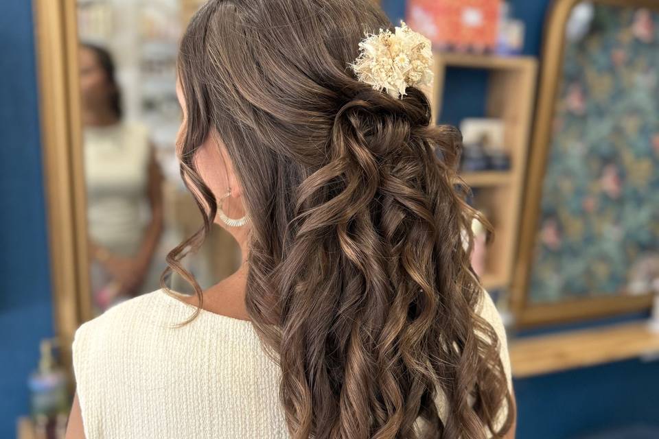 Coiffure semi-attachée + Bouc
