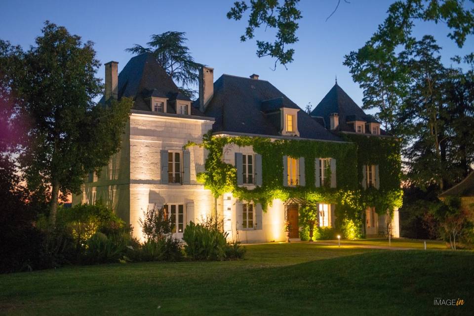 Manoir By night