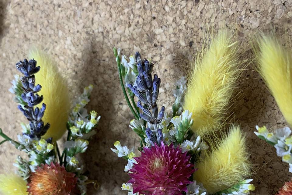 Boutonnières.