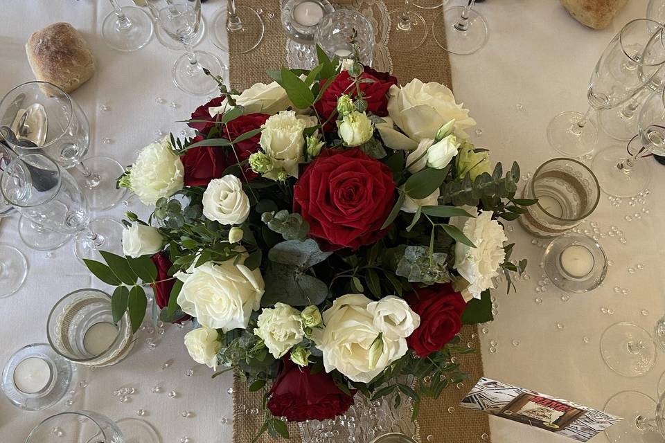 Table rouge jute dentelle