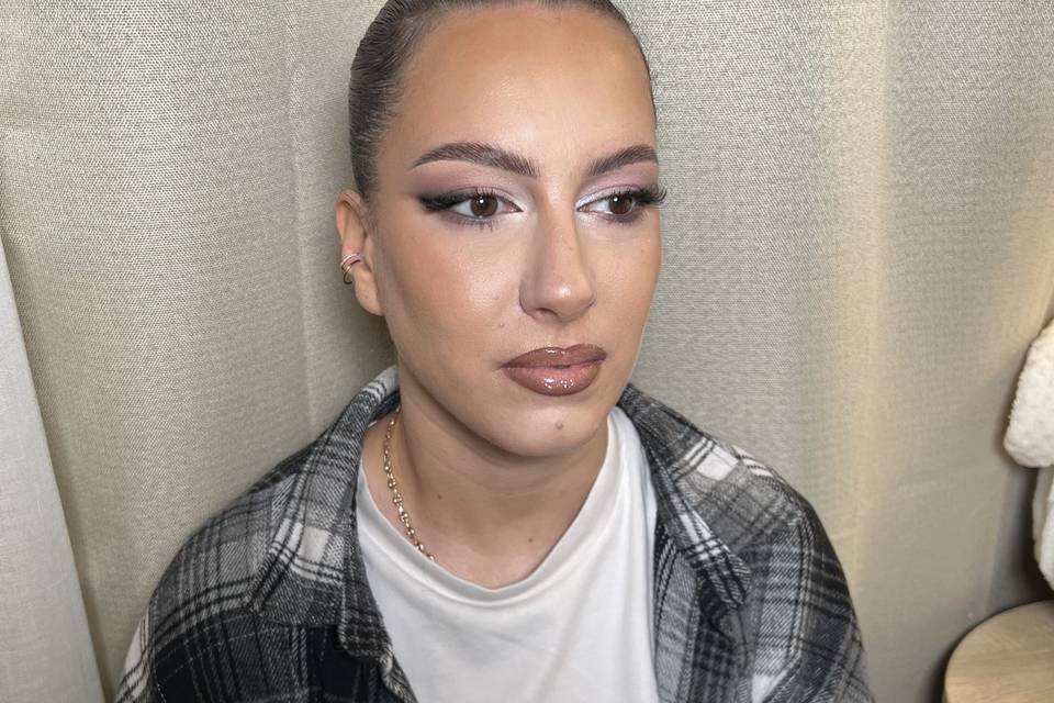 Essai mariée yeux étirés