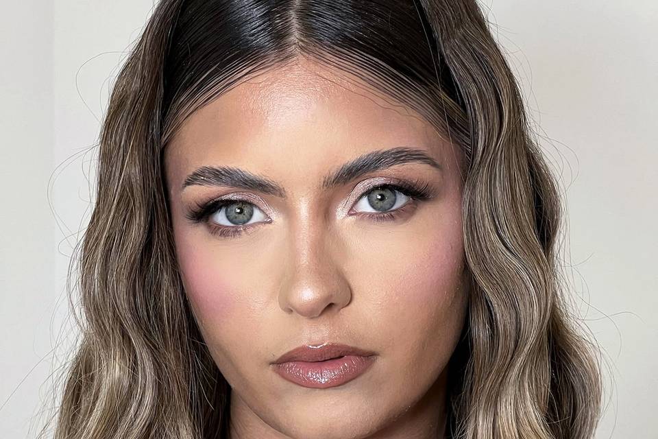 Maquillage frais et lumineux