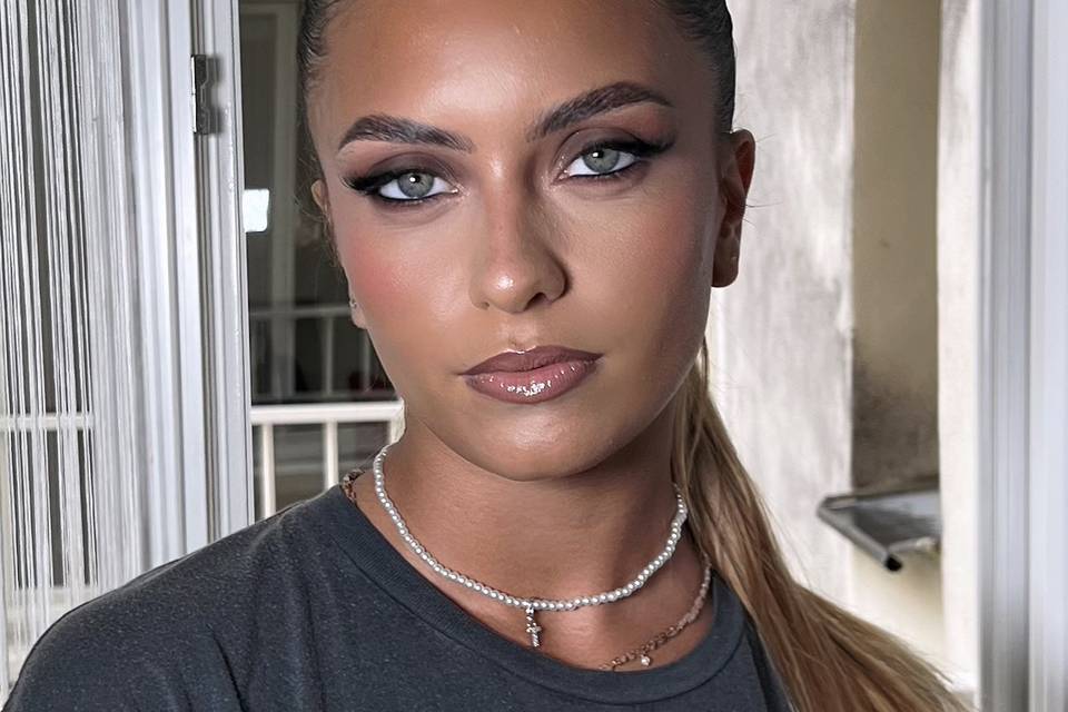 Look smokey glam