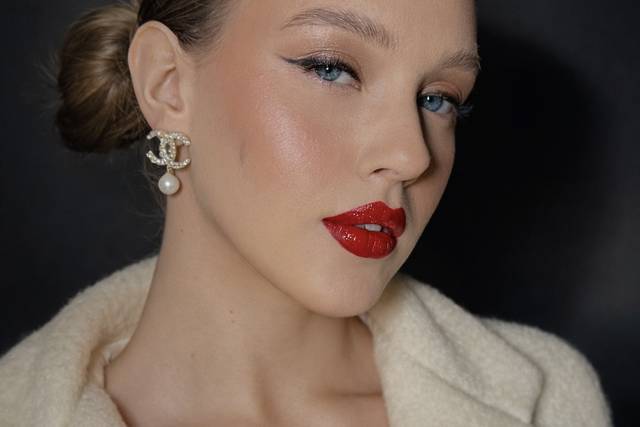Maquillage avec rouge à lèvres